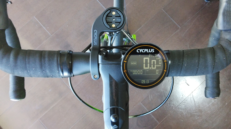 CYCPLUS GPSサイクルコンピューターM2のハンドルに直付けイメージ2