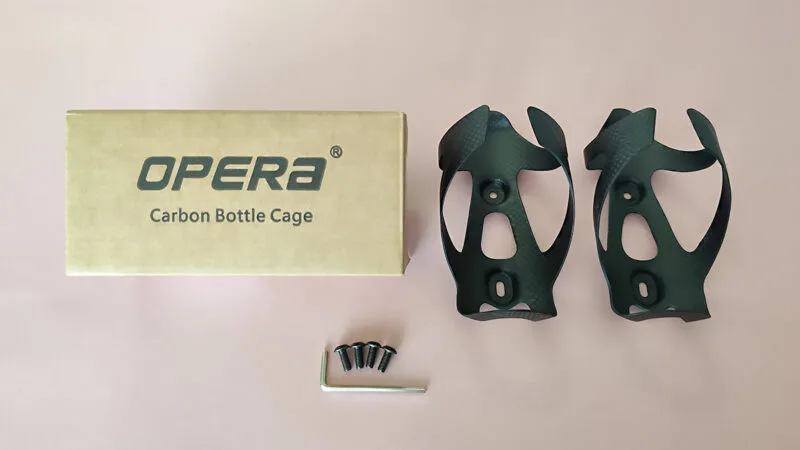 このカーボンのボトルケージはサーモスにジャストフィット