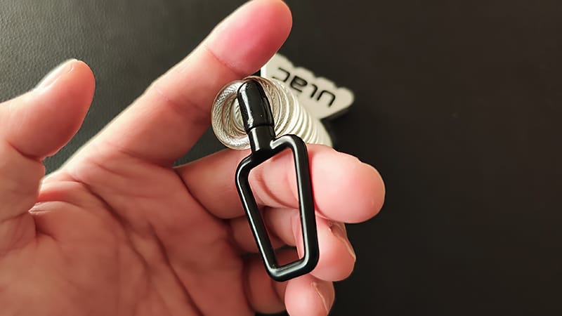 ULACのワイヤーロックはワイヤー部に全てPVC巻きなのでキズは付かない