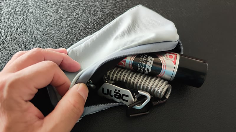 ULACのワイヤーロックはコンパクトなのでバックにも入ってスッキリ