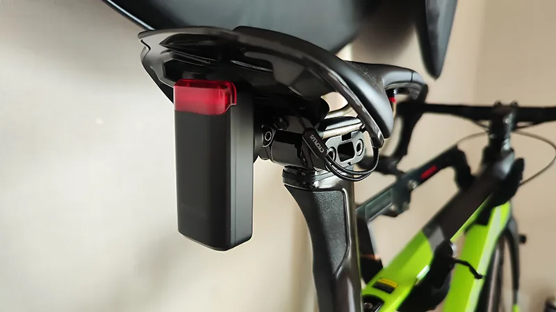 CYCPLUS L7装着時のテールランプを1つにしてスッキリ