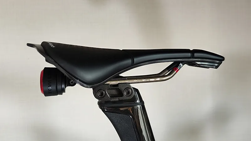 TOWILD TL03テールライトの取り付け側面