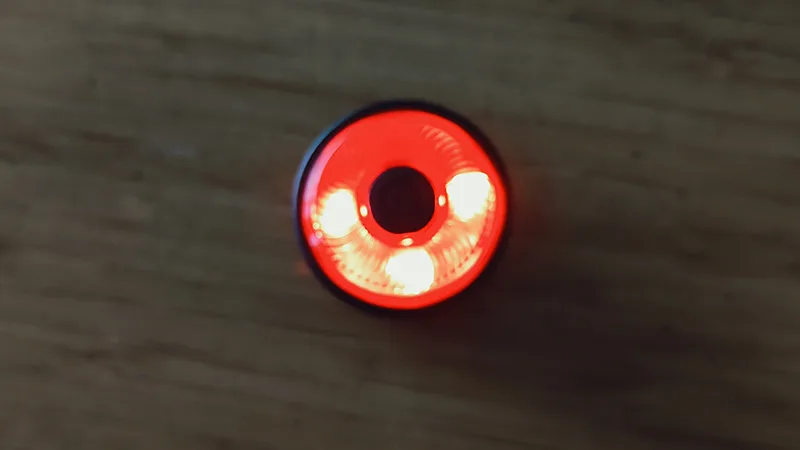 TOWILD TL03テールライトのバッテリー充電表示