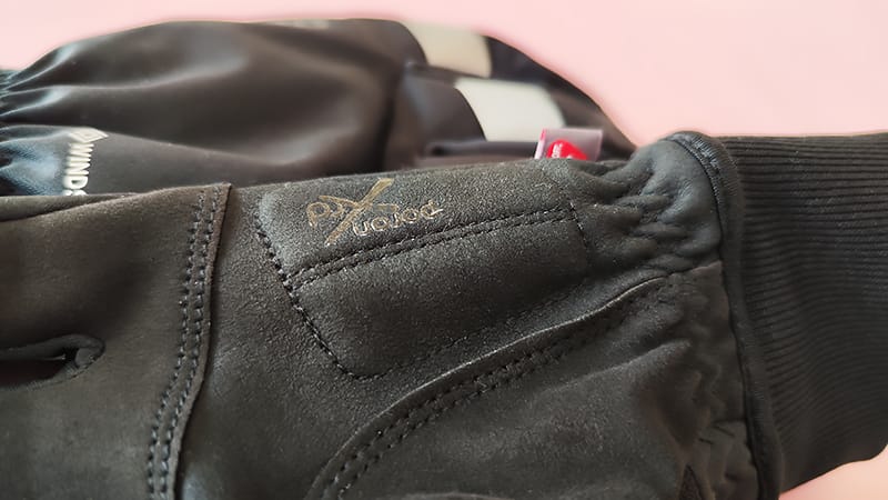 SHIMANO冬用グローブはGOREのWINDSTOPPERとPRIMALOFTの手のひらクッション