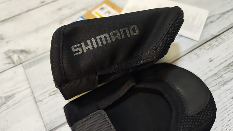 SHIMANOトゥーカバー左右の外側にロゴ