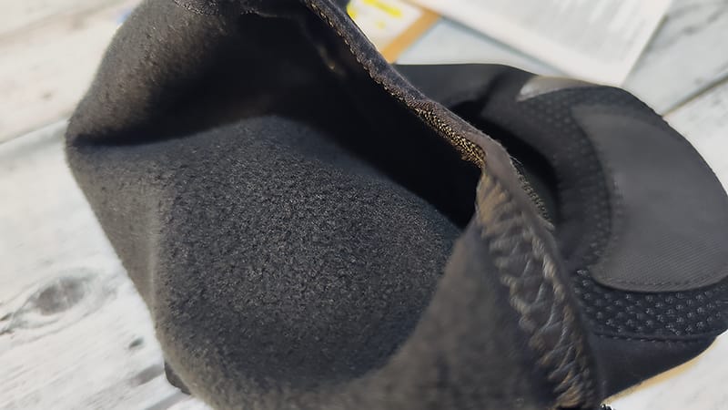 SHIMANOトゥーカバーの裏生地はフリース起毛