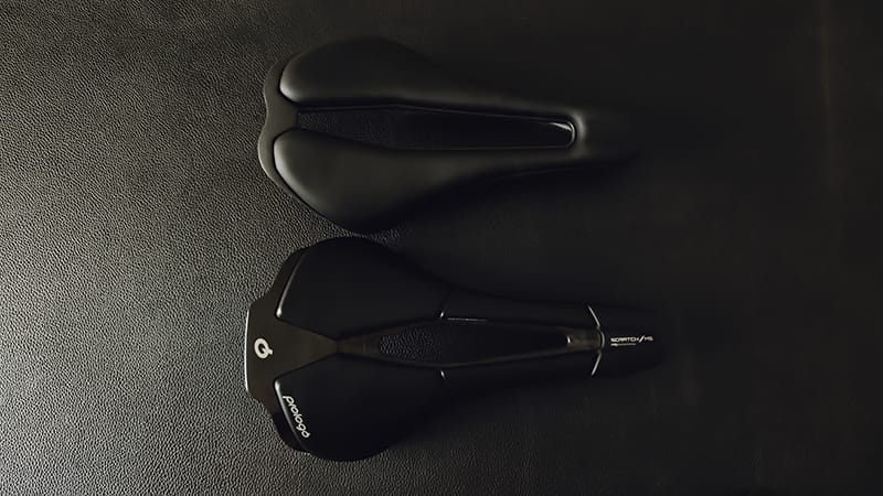 prologo scrach M5とノンブランドフルカーボンサドルの比較2