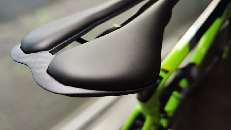 フルカーボンサドルの装着イメージ