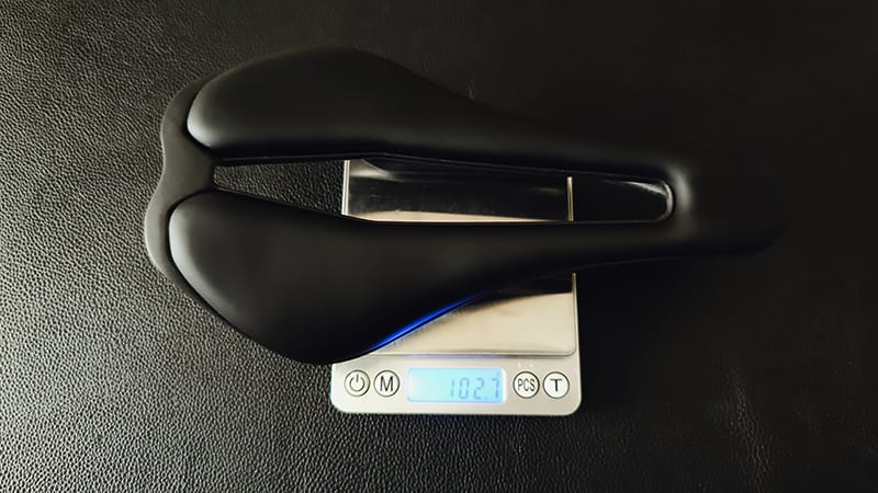 ノンブランドフルカーボンサドルの重量